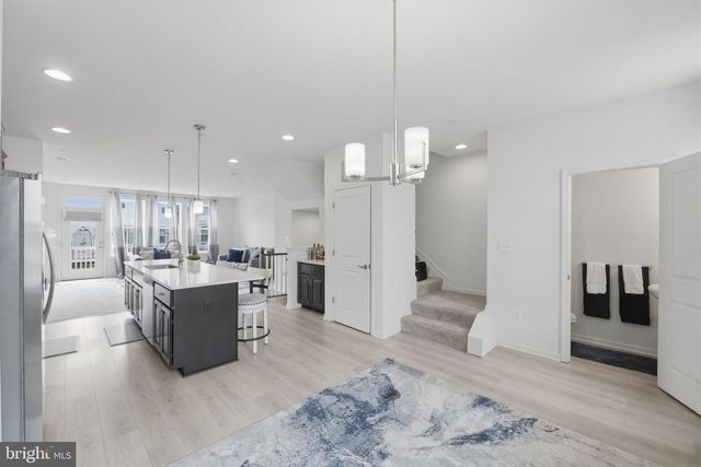 1403 HUDSON VIEW RD, Essex, MD 21221