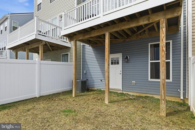 1403 HUDSON VIEW RD, Essex, MD 21221