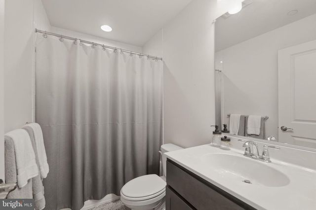 1403 HUDSON VIEW RD, Essex, MD 21221