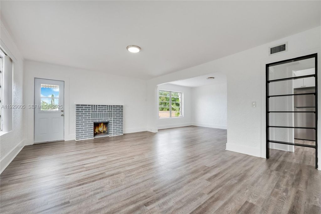 1736 SW 9th St 1738, Miami, FL 33135