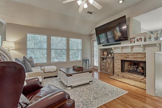 87 Woodlily Place, The Woodlands, TX 77382