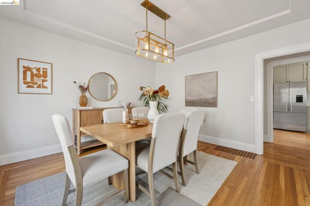 214 Mandalay Rd, Oakland, CA 94618