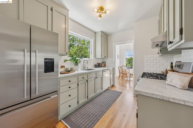 214 Mandalay Rd, Oakland, CA 94618
