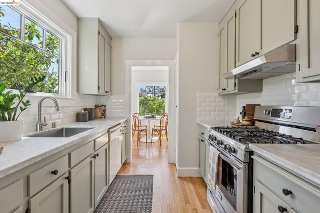 214 Mandalay Rd, Oakland, CA 94618