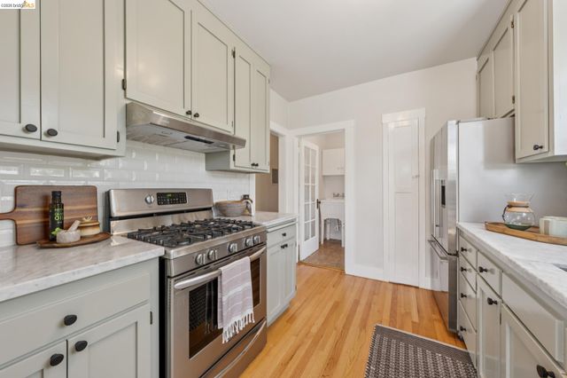 214 Mandalay Rd, Oakland, CA 94618