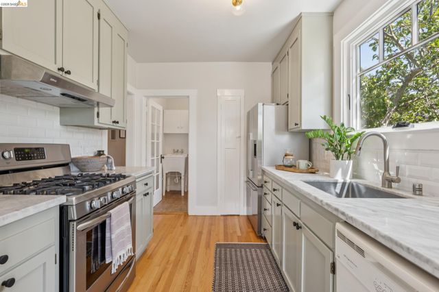 214 Mandalay Rd, Oakland, CA 94618