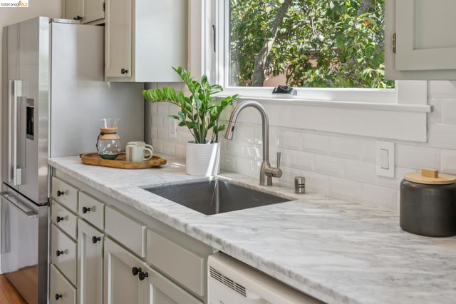 214 Mandalay Rd, Oakland, CA 94618