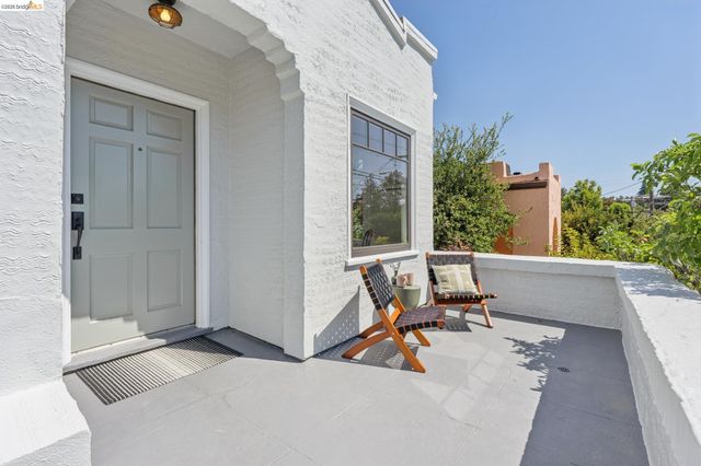 214 Mandalay Rd, Oakland, CA 94618