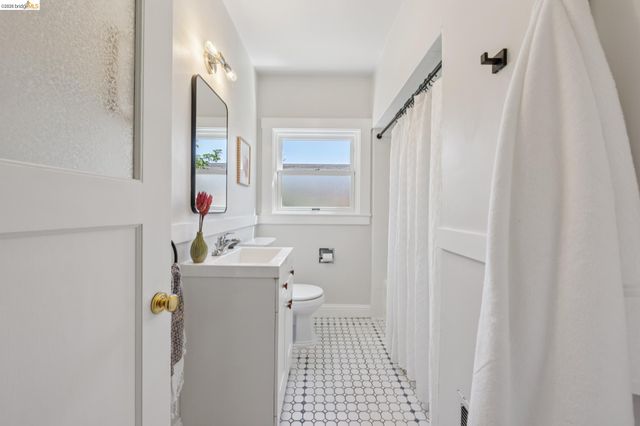 214 Mandalay Rd, Oakland, CA 94618