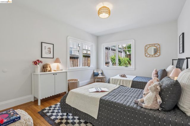 214 Mandalay Rd, Oakland, CA 94618
