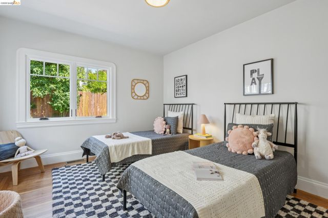 214 Mandalay Rd, Oakland, CA 94618