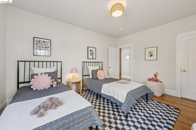 214 Mandalay Rd, Oakland, CA 94618