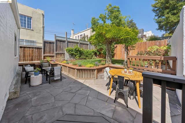 214 Mandalay Rd, Oakland, CA 94618