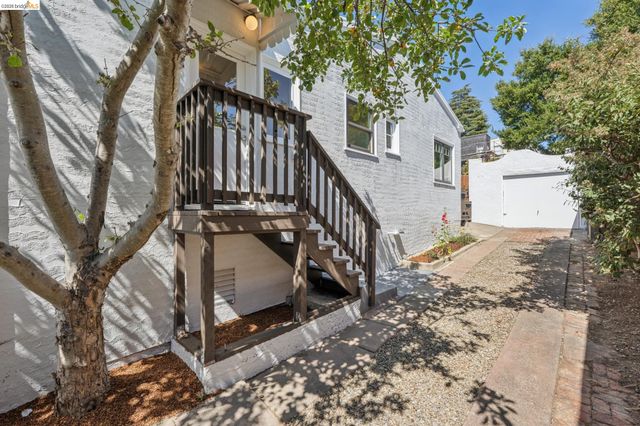 214 Mandalay Rd, Oakland, CA 94618