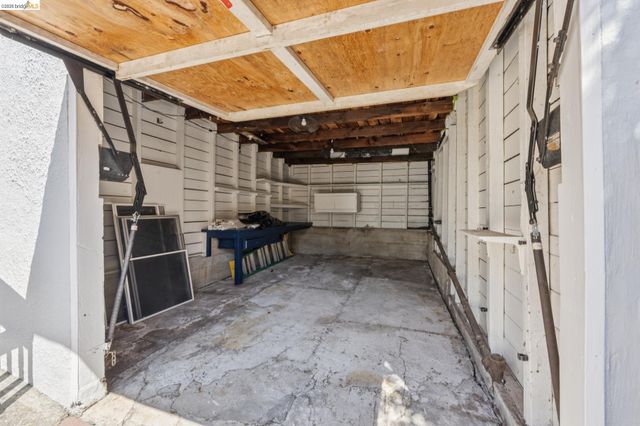 214 Mandalay Rd, Oakland, CA 94618
