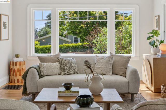 214 Mandalay Rd, Oakland, CA 94618