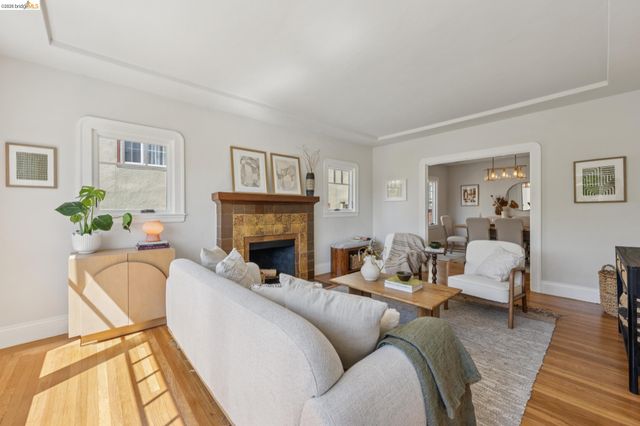 214 Mandalay Rd, Oakland, CA 94618