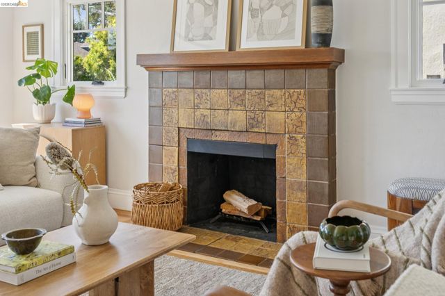 214 Mandalay Rd, Oakland, CA 94618