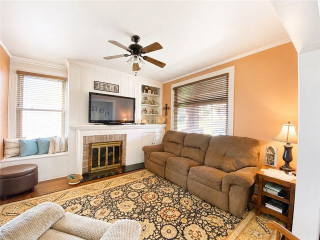 908 4th Avenue, Conway, PA 15027