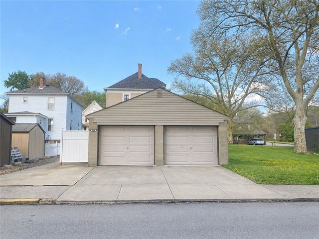 908 4th Avenue, Conway, PA 15027