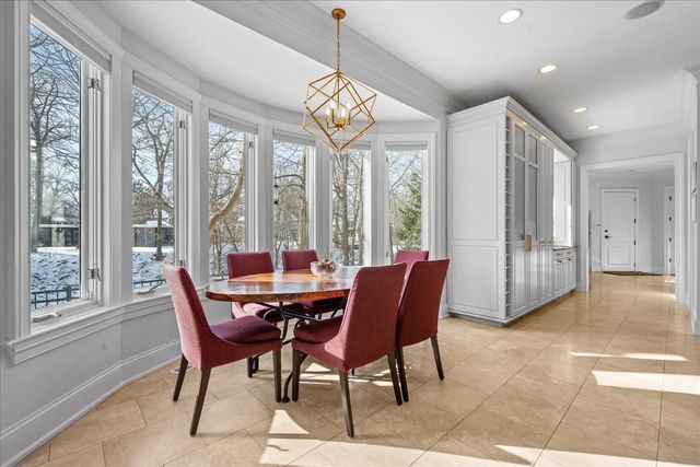 697 Bluff Road, Lake Bluff, IL 60044