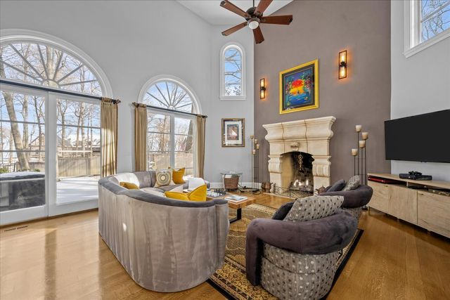 697 Bluff Road, Lake Bluff, IL 60044