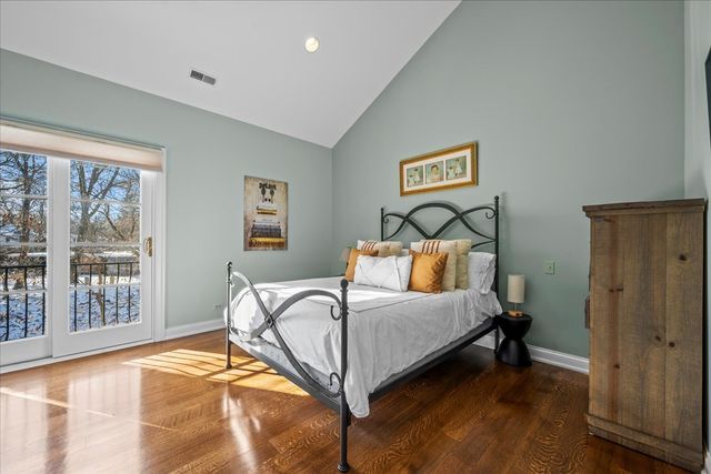 697 Bluff Road, Lake Bluff, IL 60044