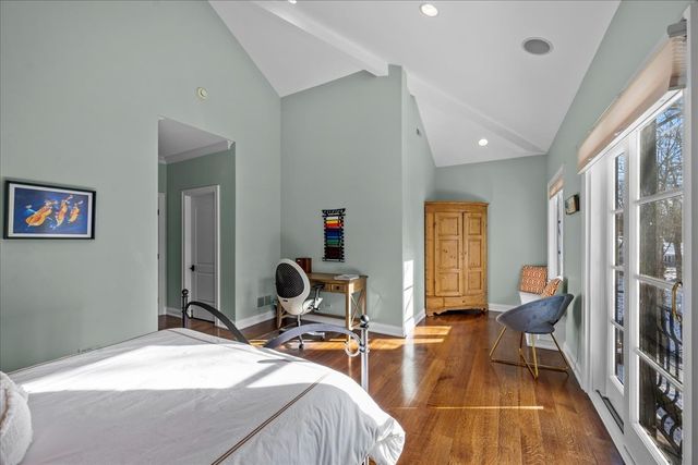 697 Bluff Road, Lake Bluff, IL 60044