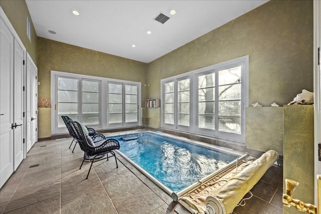 697 Bluff Road, Lake Bluff, IL 60044