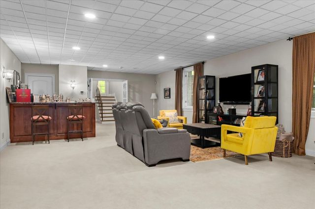 697 Bluff Road, Lake Bluff, IL 60044