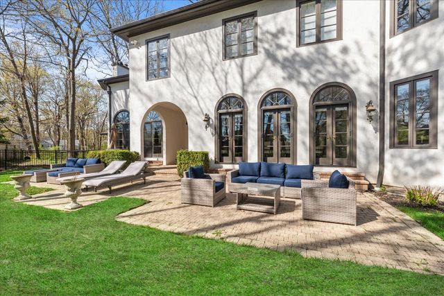 697 Bluff Road, Lake Bluff, IL 60044