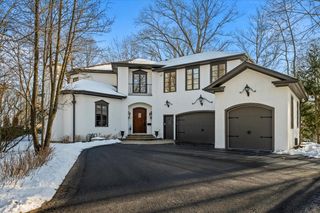 697 Bluff Road, Lake Bluff, IL 60044