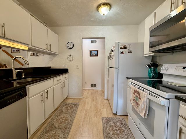1651 S Hill Boulevard, Bloomfield Hills, MI 48304