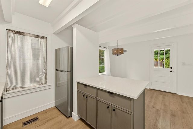 925 16TH AVENUE N, St Petersburg, FL 33704