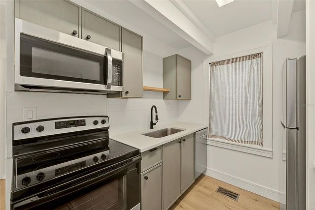 925 16TH AVENUE N, St Petersburg, FL 33704