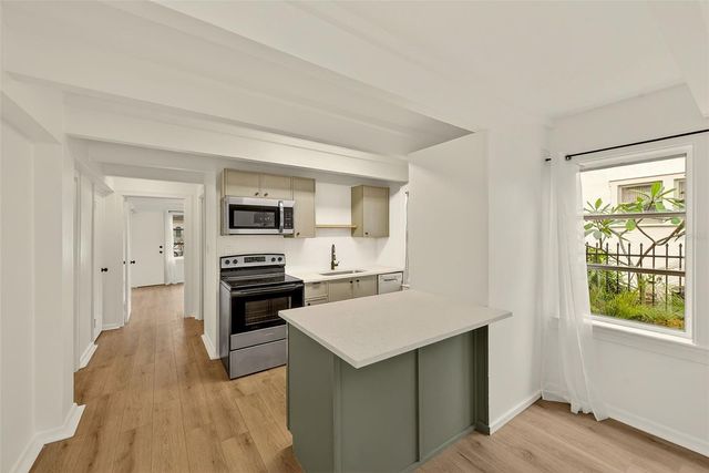 925 16TH AVENUE N, St Petersburg, FL 33704