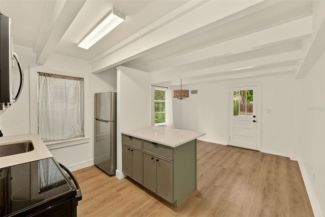 925 16TH AVENUE N, St Petersburg, FL 33704