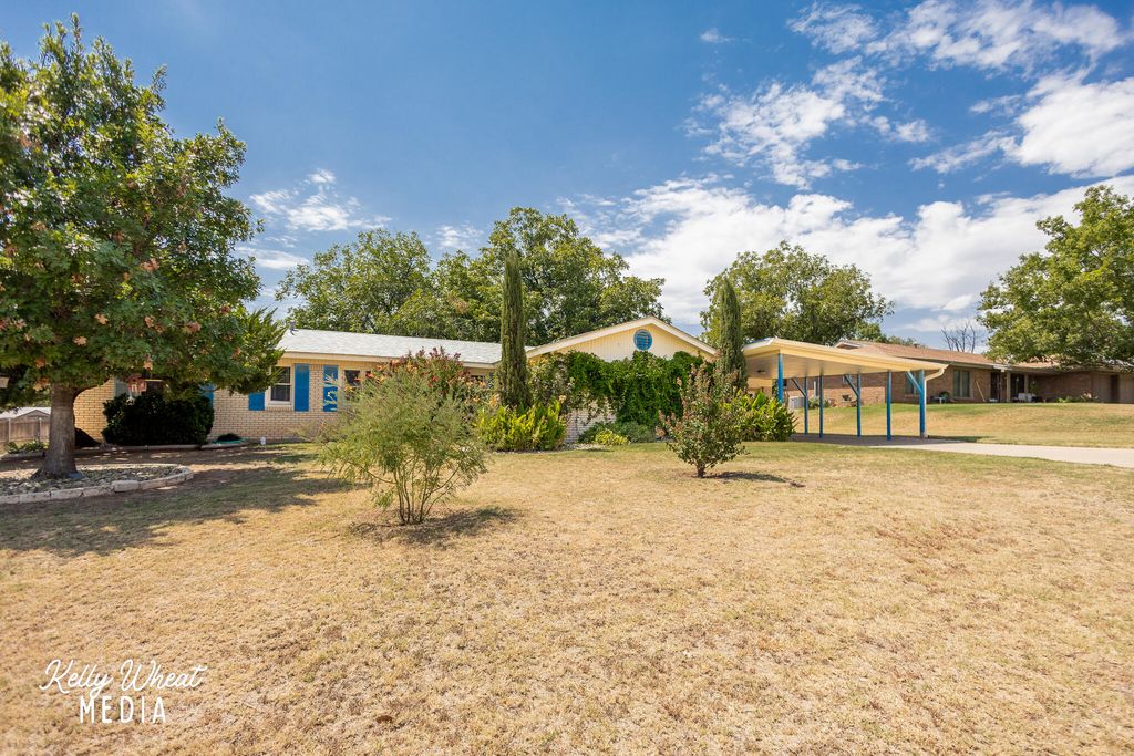 Image 4 of property listing at 1949 A & M Avenue, San Angelo, TX 76904