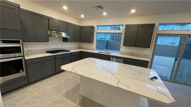 7054 Sunland Hills Avenue, Las Vegas, NV 89113