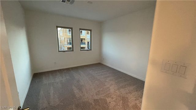 7054 Sunland Hills Avenue, Las Vegas, NV 89113