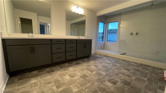 7054 Sunland Hills Avenue, Las Vegas, NV 89113