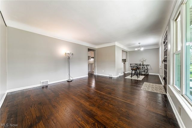 575 W Glendale Street, Bedford, OH 44146