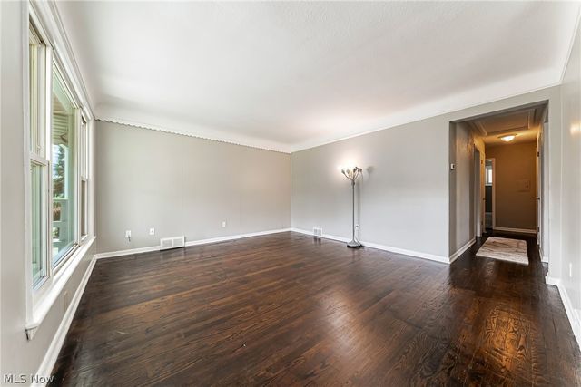 575 W Glendale Street, Bedford, OH 44146