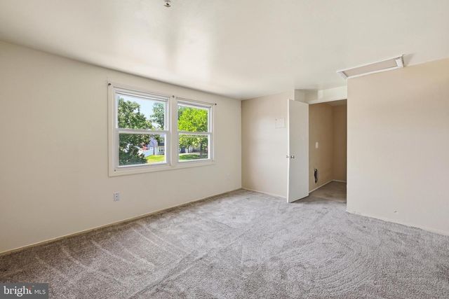 27 NORTHGATE LN, Willingboro, NJ 08046