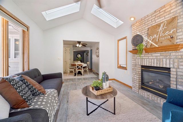 1024 E LINDBERGH STREET, Appleton, WI 54911