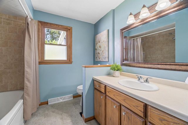 1024 E LINDBERGH STREET, Appleton, WI 54911
