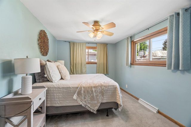1024 E LINDBERGH STREET, Appleton, WI 54911