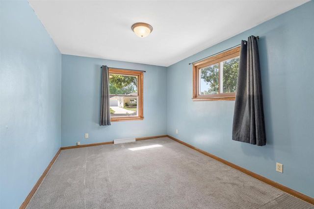 1024 E LINDBERGH STREET, Appleton, WI 54911
