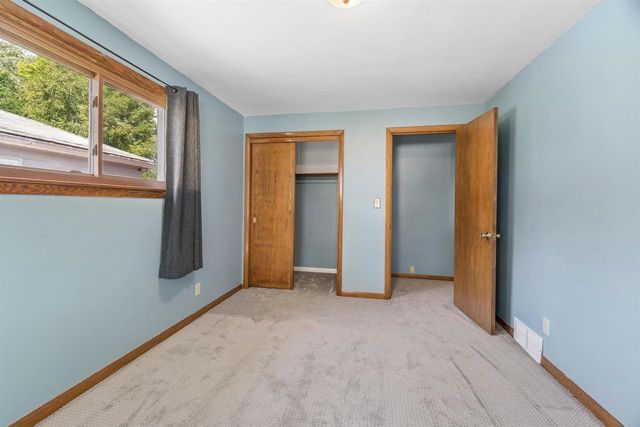 1024 E LINDBERGH STREET, Appleton, WI 54911