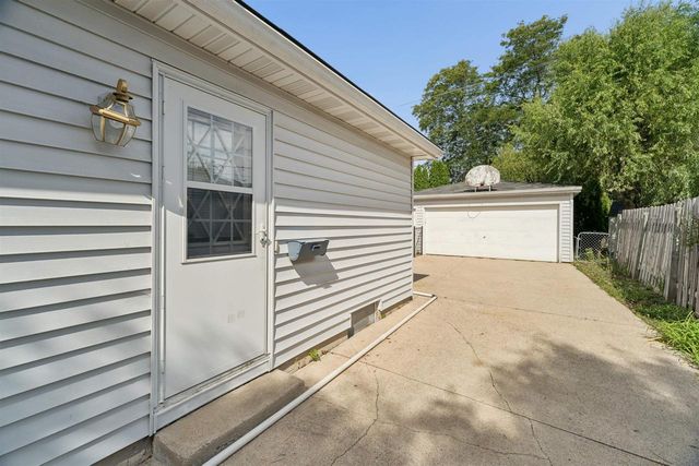 1024 E LINDBERGH STREET, Appleton, WI 54911